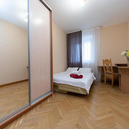 Spacious Apartments In The Center Of Obolon 2 Bedrooms Киев Экстерьер фото