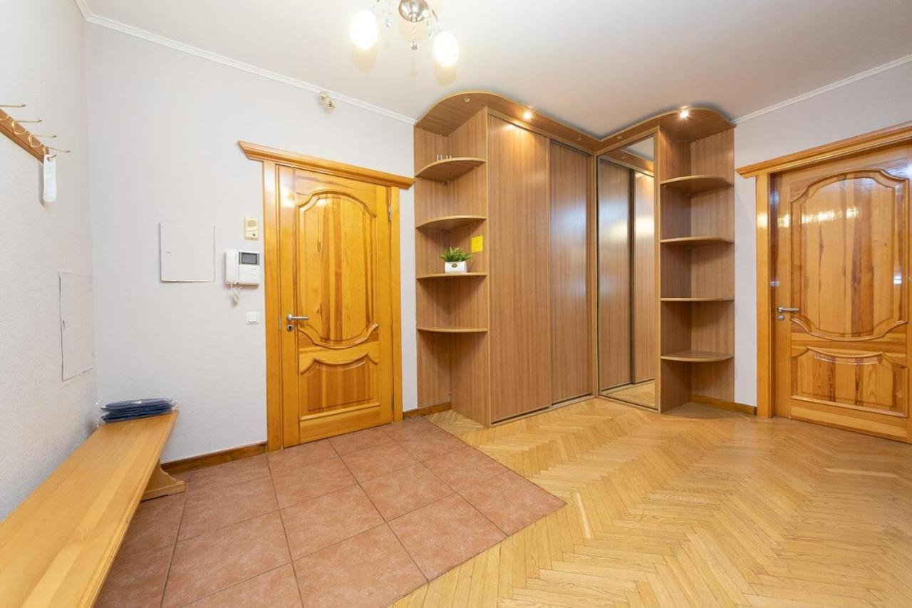 Spacious Apartments In The Center Of Obolon 2 Bedrooms Киев Экстерьер фото