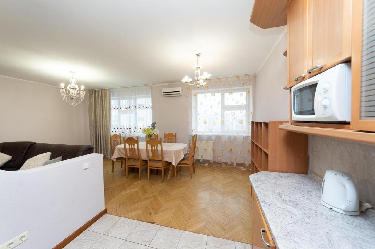 Spacious Apartments In The Center Of Obolon 2 Bedrooms Киев Экстерьер фото