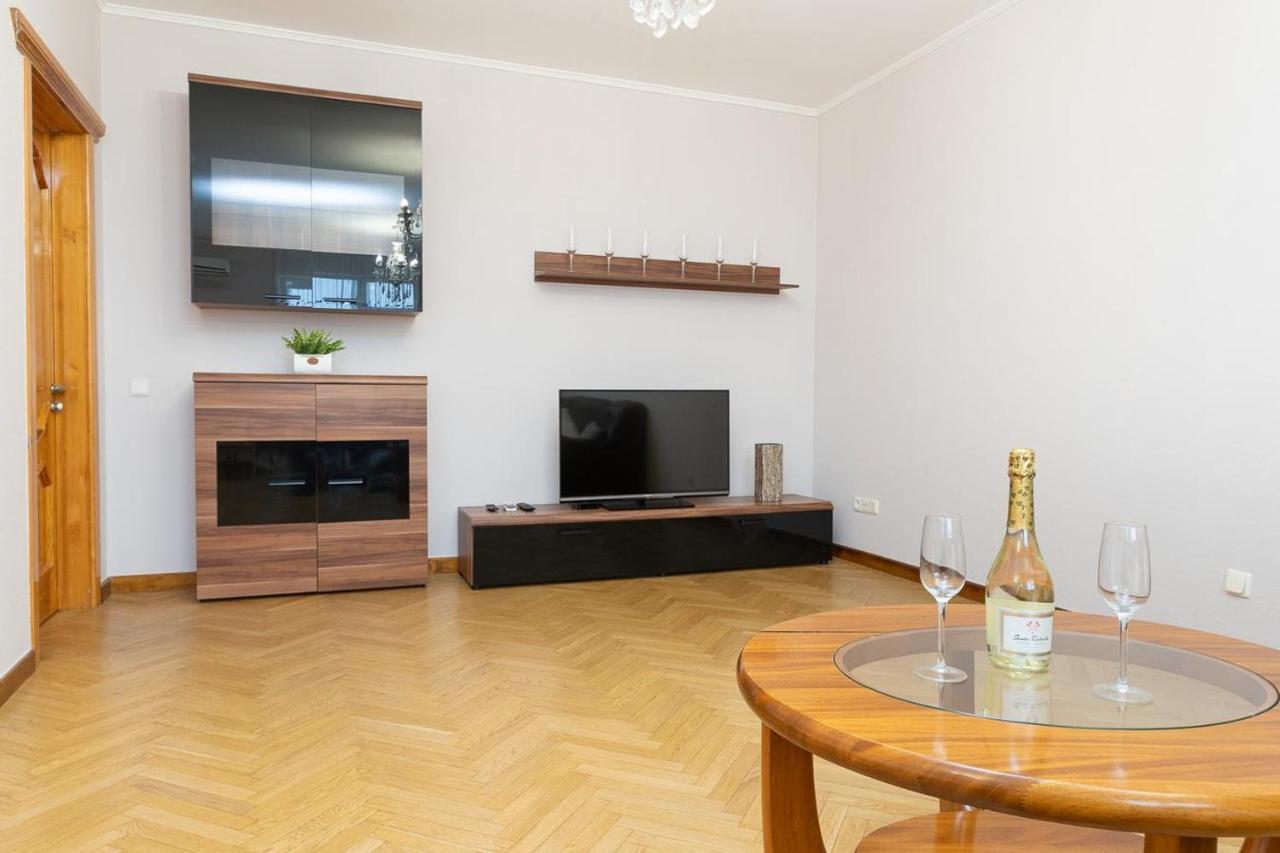 Spacious Apartments In The Center Of Obolon 2 Bedrooms Киев Экстерьер фото