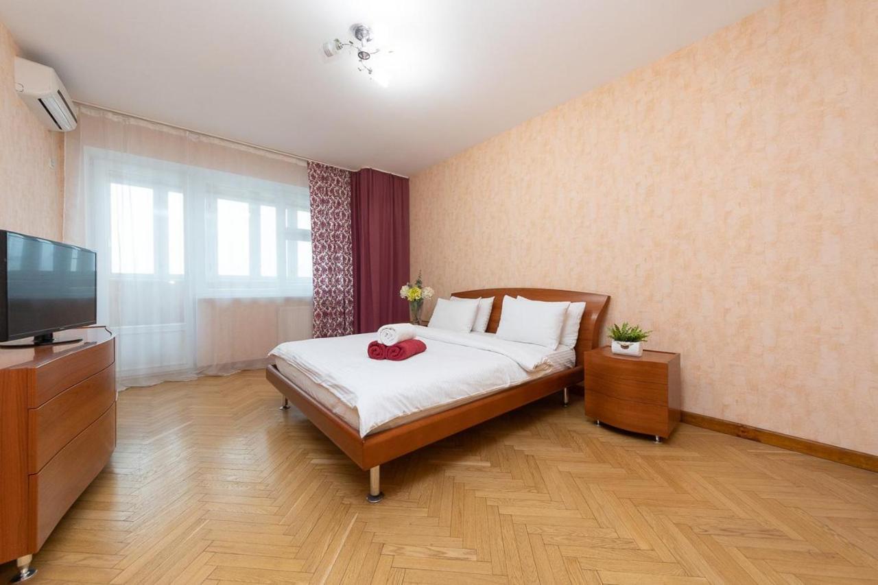 Spacious Apartments In The Center Of Obolon 2 Bedrooms Киев Экстерьер фото