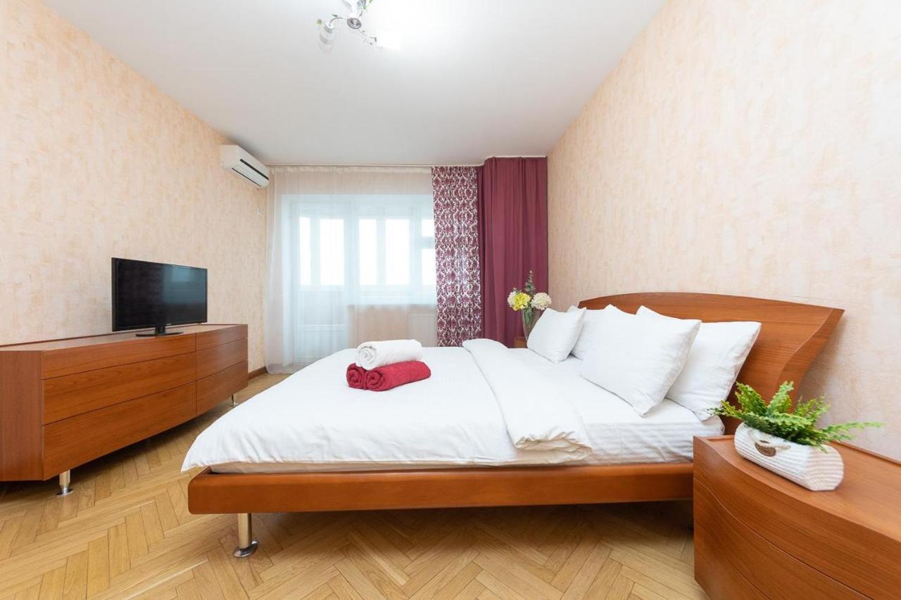 Spacious Apartments In The Center Of Obolon 2 Bedrooms Киев Экстерьер фото